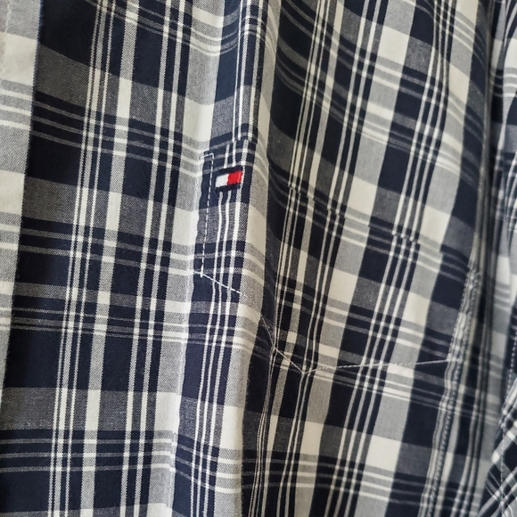 💎 Tommy Hilfiger Long-Sleeve Button-Down Shirt - Picture 3 of 6